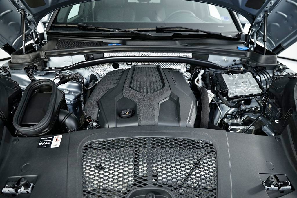 Certified 2025 Porsche Macan image 33