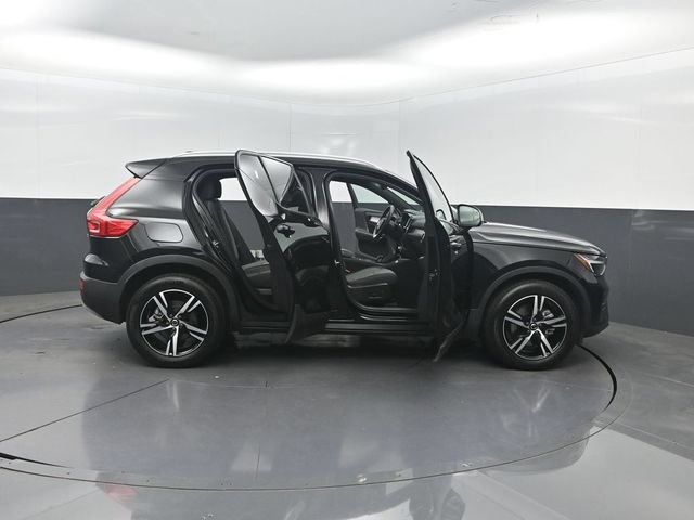 Used 2023 Volvo XC40 B5 Core w/ Convenience Package AWD/4WD image 40