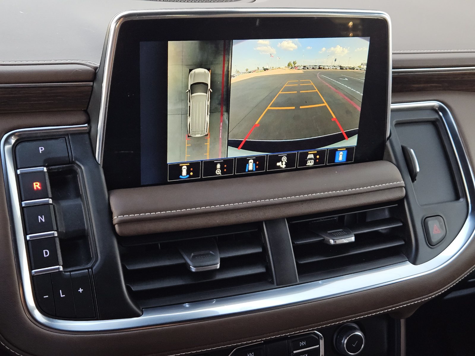 Certified 2023 Chevrolet Suburban High Country AWD/4WD image 22