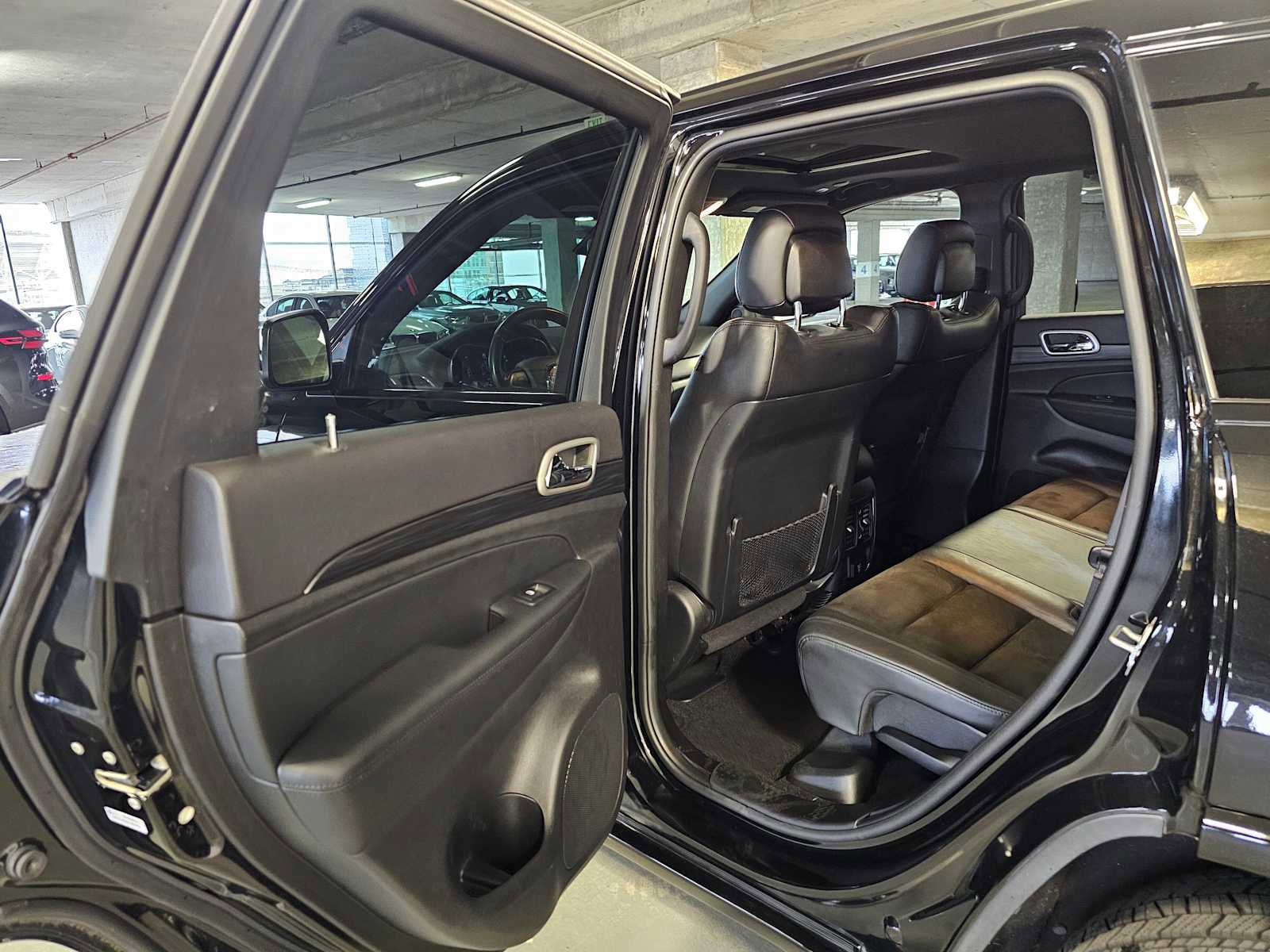 Used 2021 Jeep Grand Cherokee Laredo X image 30