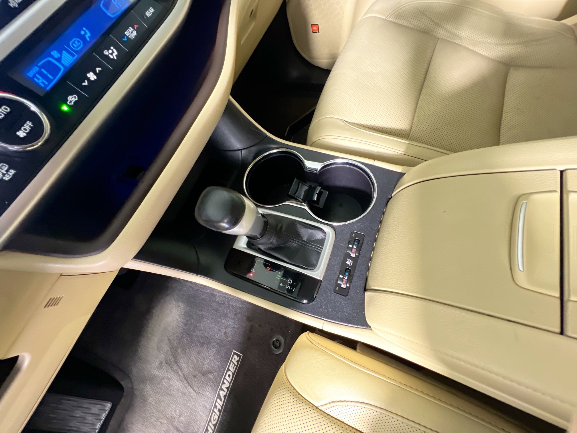 Used 2014 Toyota Highlander Limited image 26