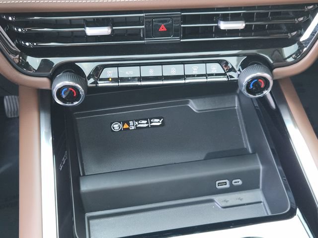 Certified 2025 Chevrolet Tahoe High Country AWD/4WD image 14