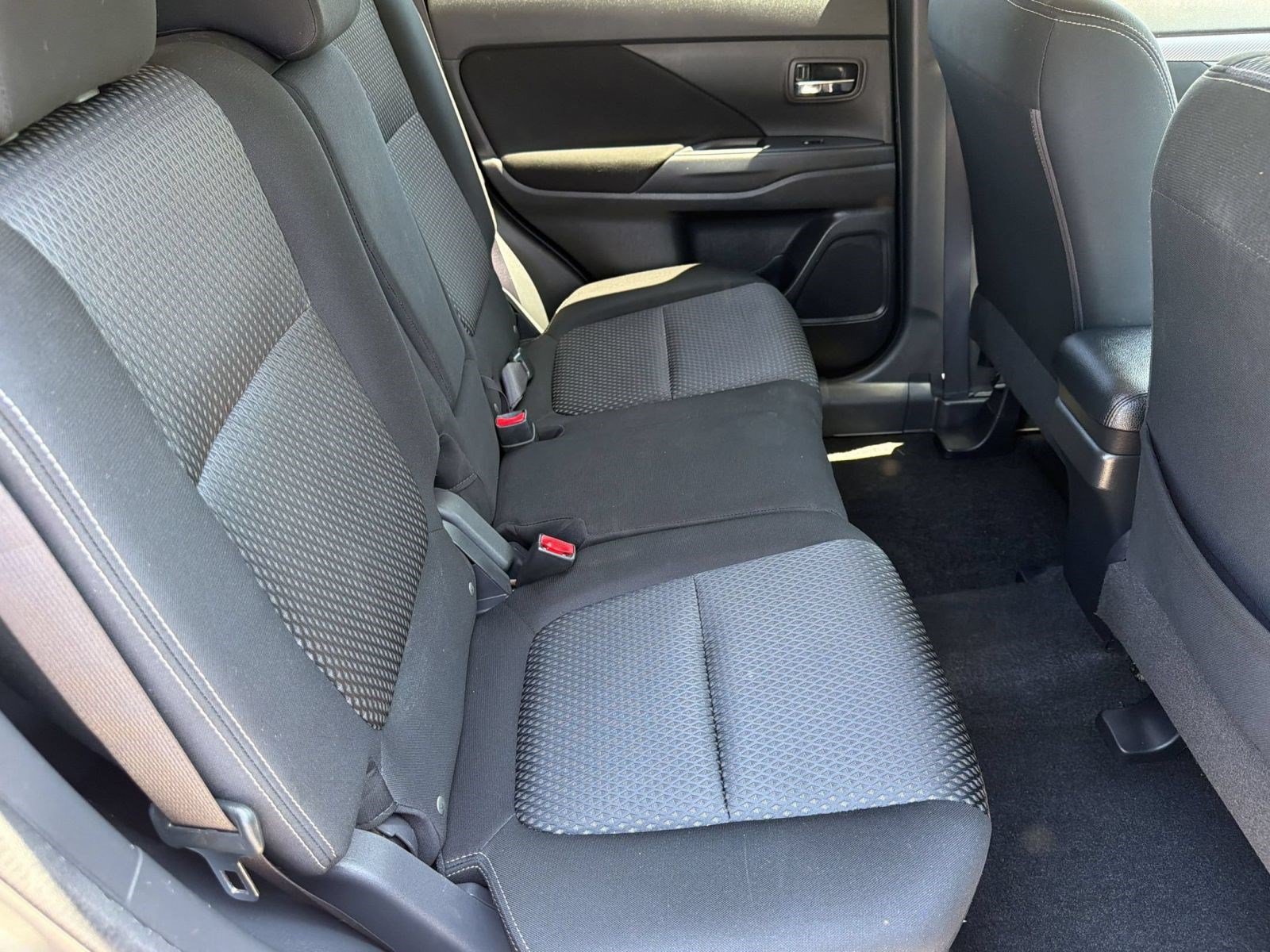 Used 2018 Mitsubishi Outlander ES AWD/4WD image 27