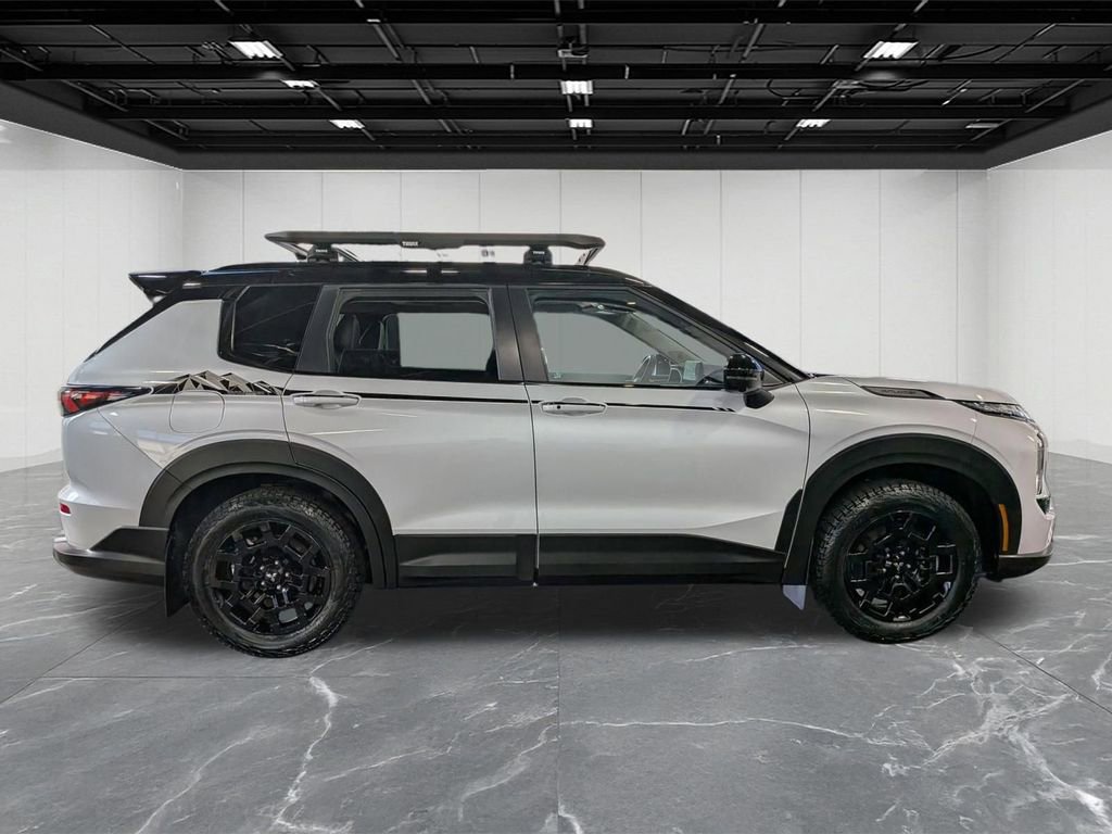 Used 2025 Mitsubishi Outlander Trail Edition image 6