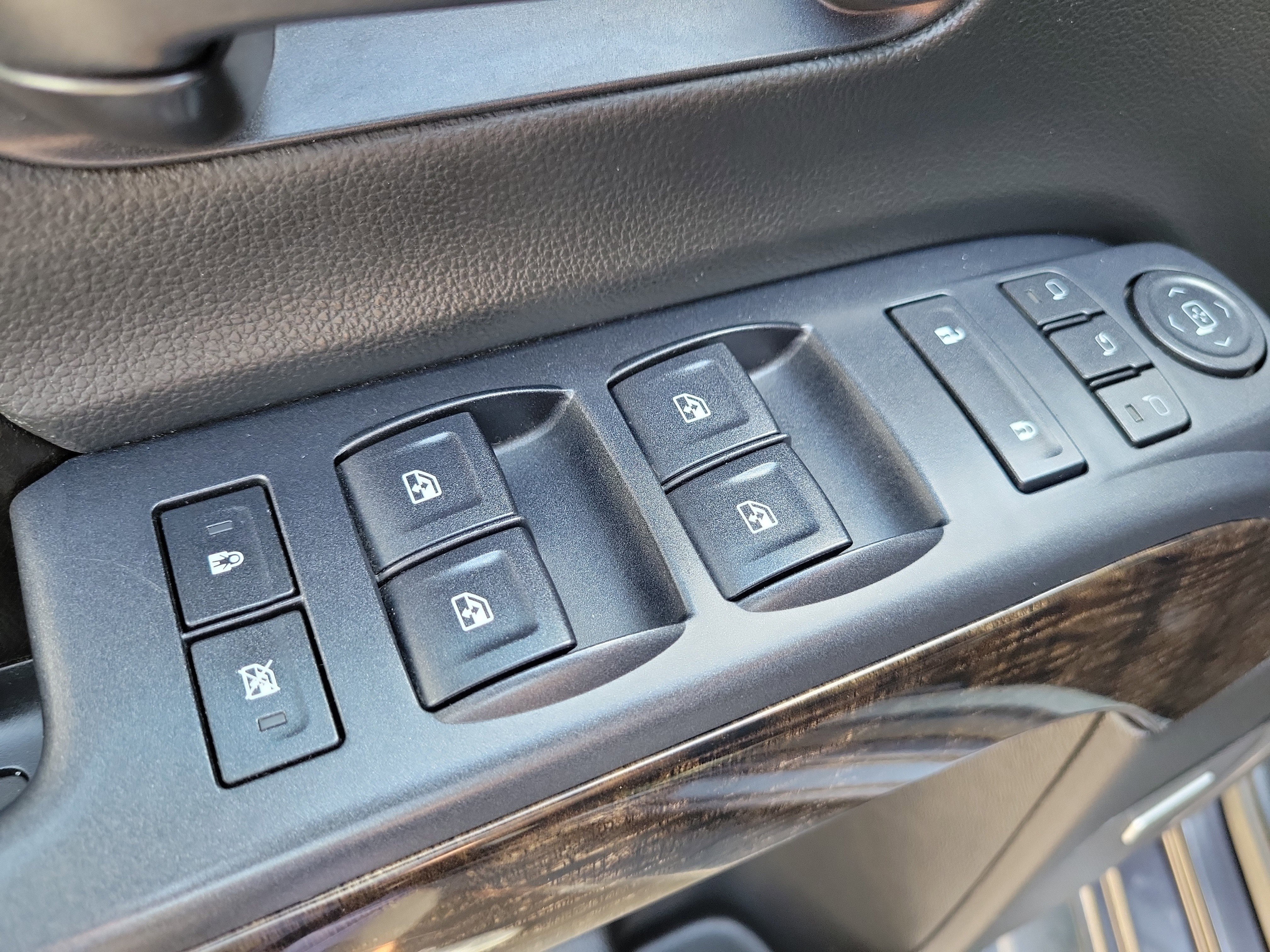 Used 2016 GMC Sierra 2500 Denali w/ Duramax Plus Package AWD/4WD image 19