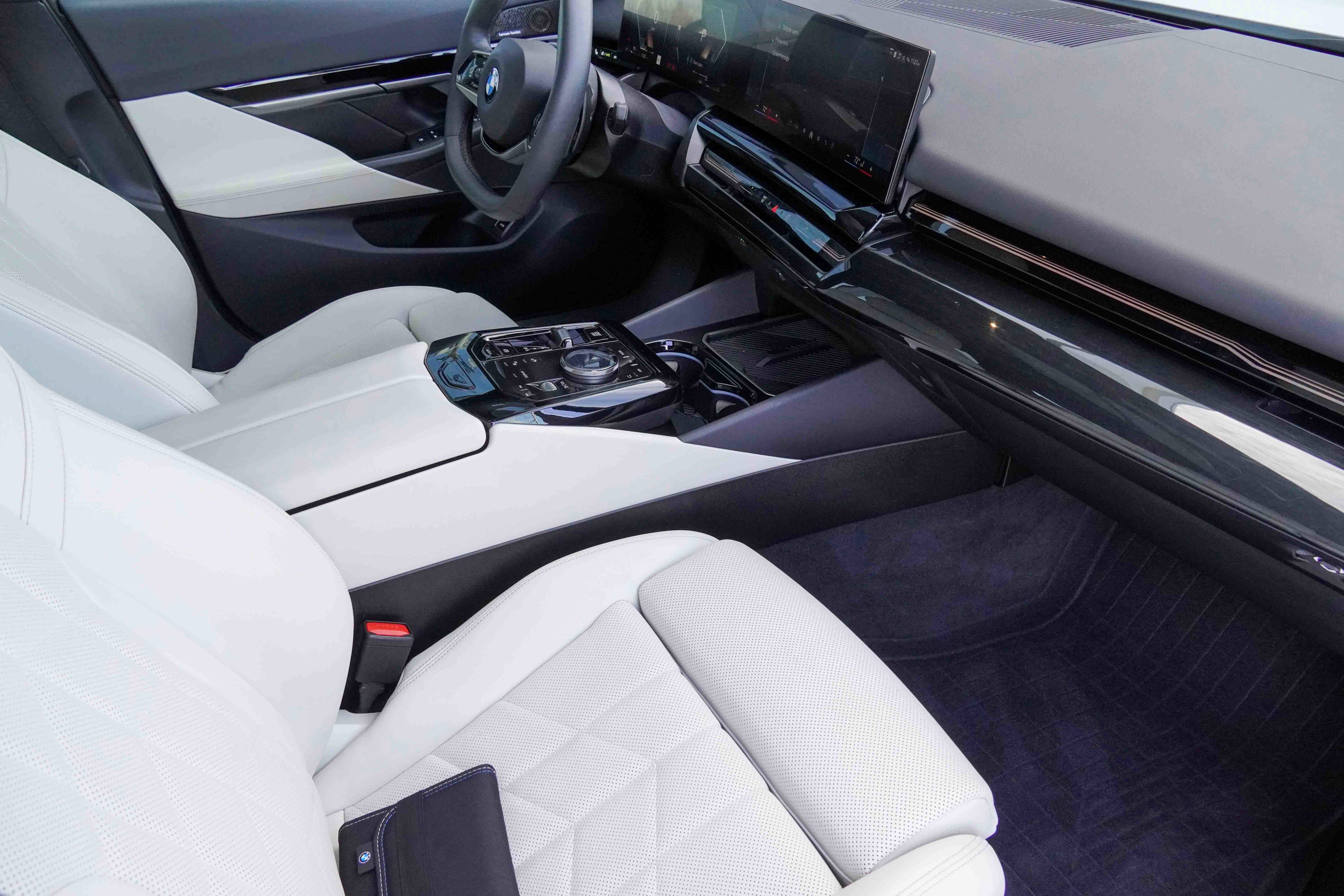 Certified 2025 BMW 530i xDrive image 10