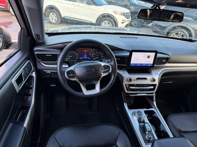Used 2022 Ford Explorer XLT w/ Equipment Group 202A image 6