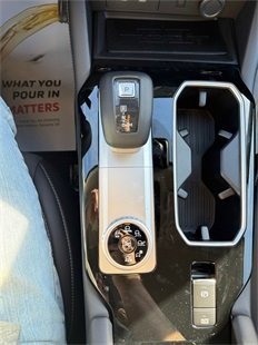 New 2025 Mitsubishi Outlander SE image 21