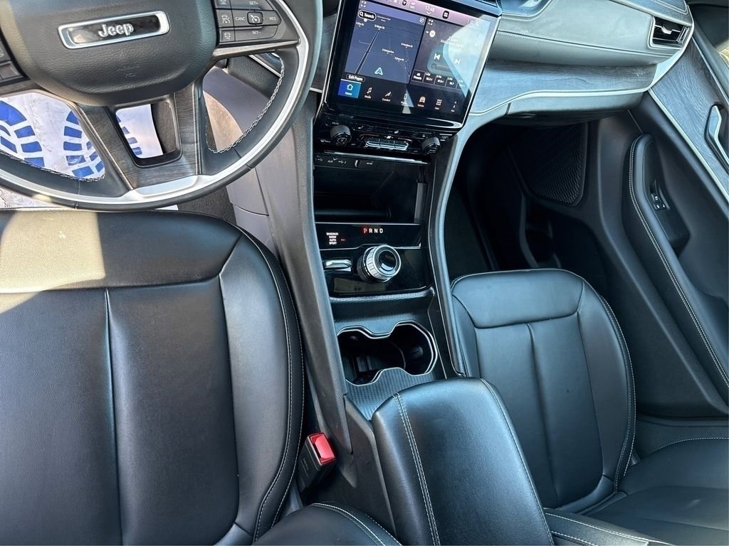 Used 2024 Jeep Grand Cherokee Limited w/ Black Appearance Package image 28