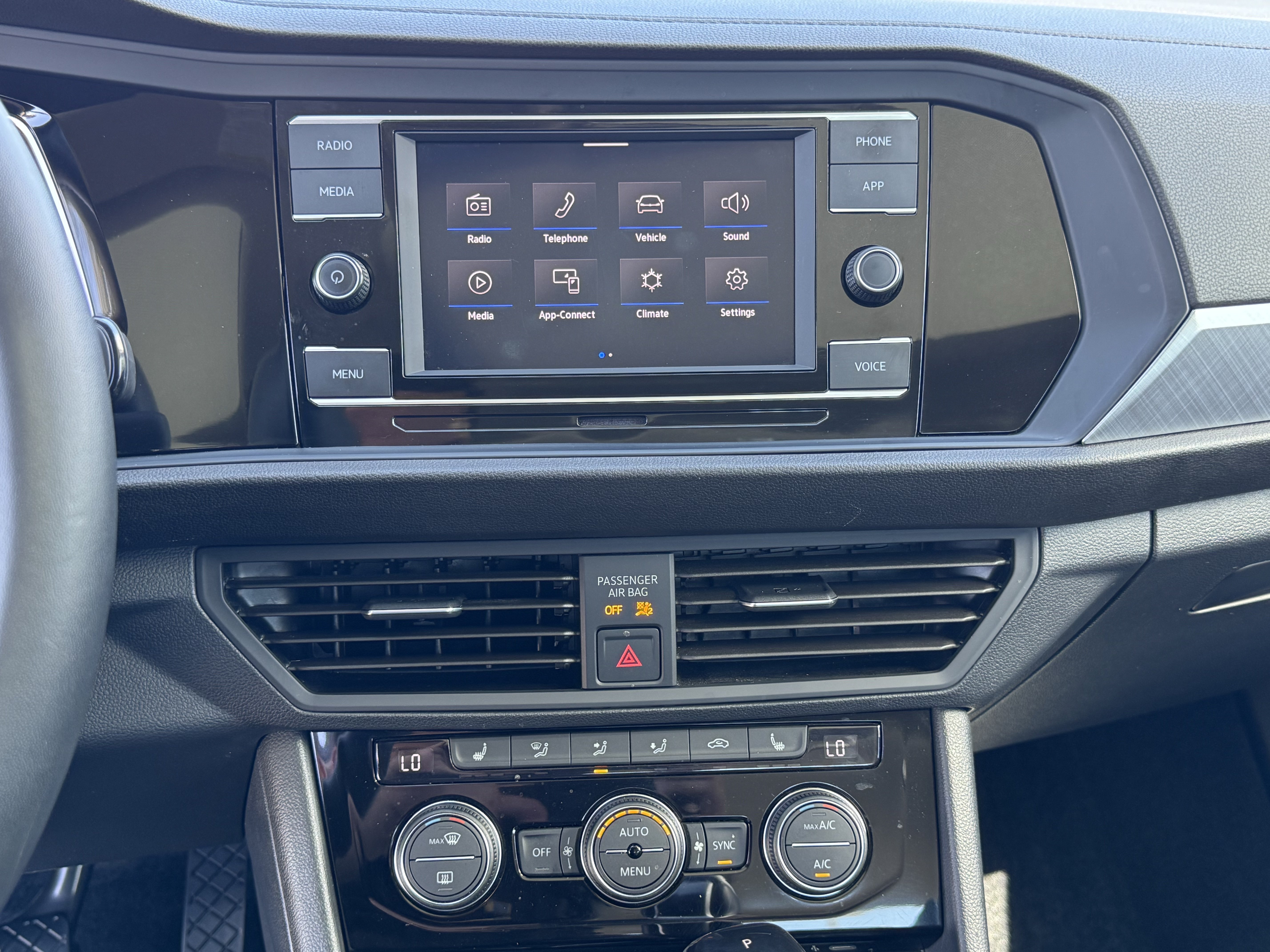 Certified 2024 Volkswagen Jetta SE FWD image 21
