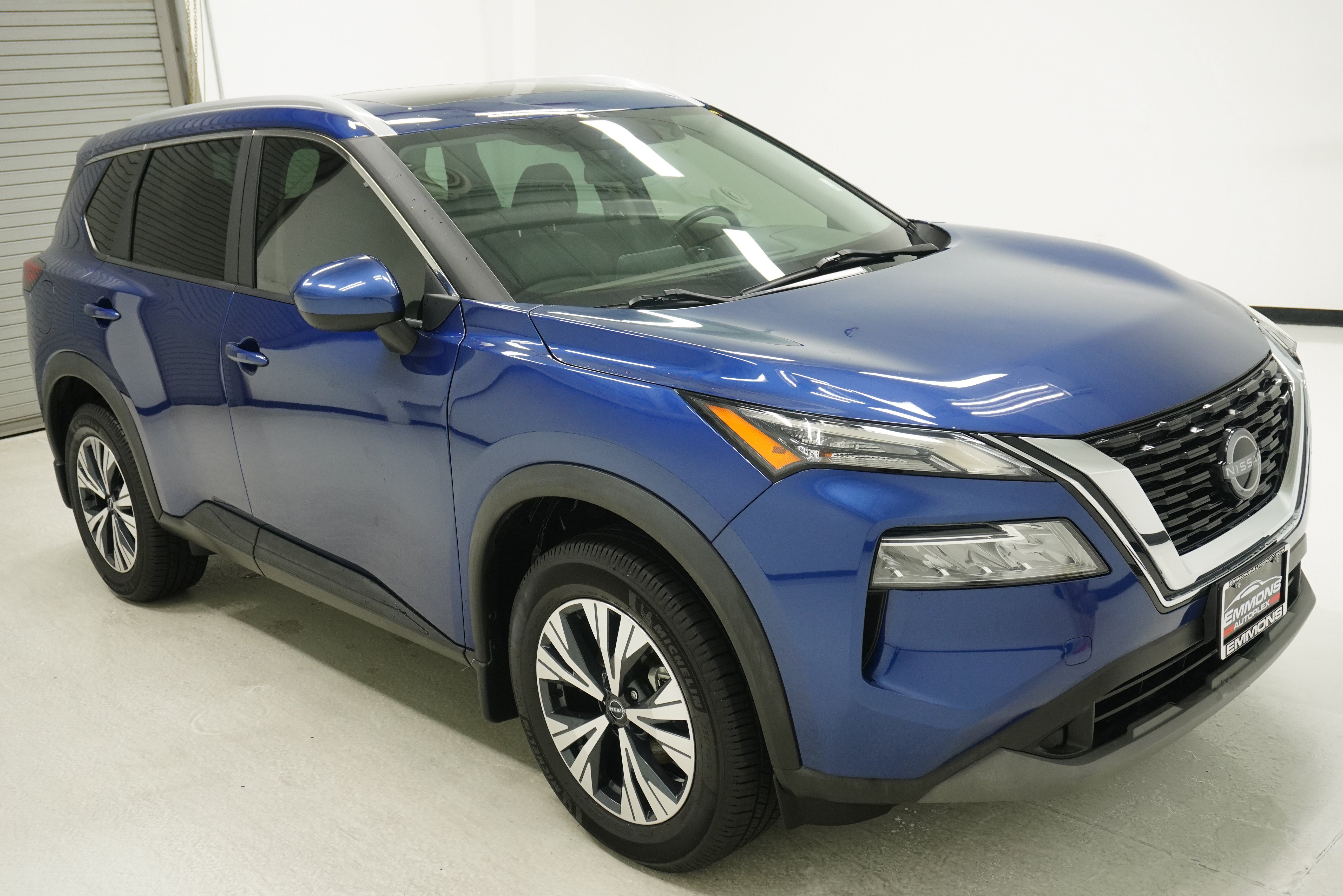 Used 2023 Nissan Rogue SV w/ SV Premium B Package FWD image 3