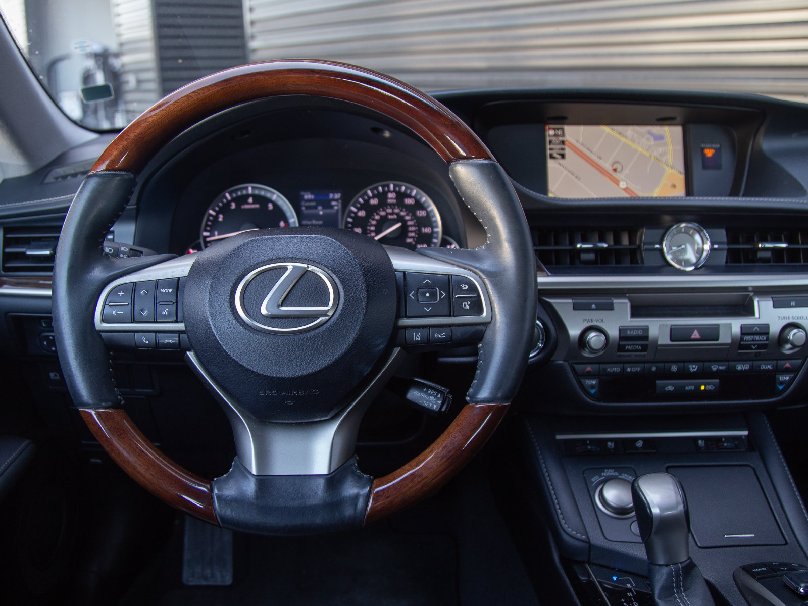 Used 2017 Lexus ES 350 FWD image 6