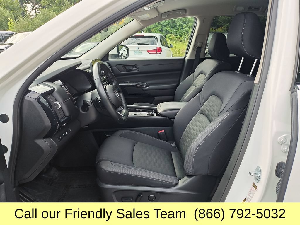 Used 2025 Nissan Pathfinder SV AWD/4WD image 10