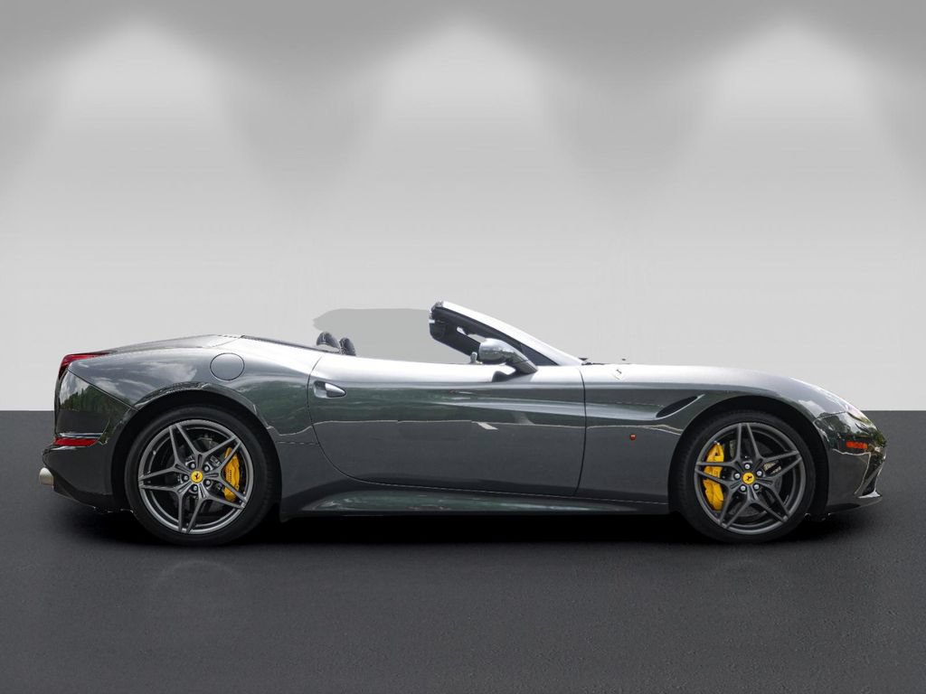 Certified 2016 Ferrari California T RWD image 2