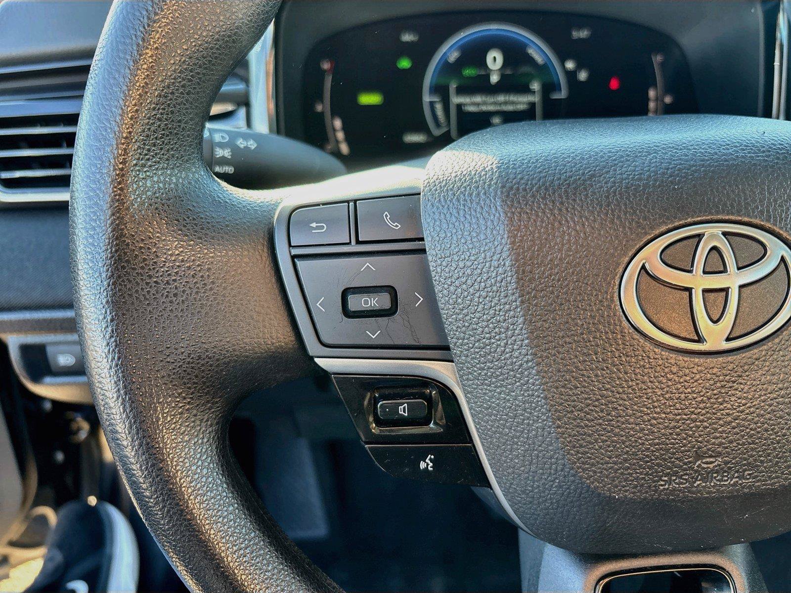 Used 2025 Toyota Camry LE FWD image 32