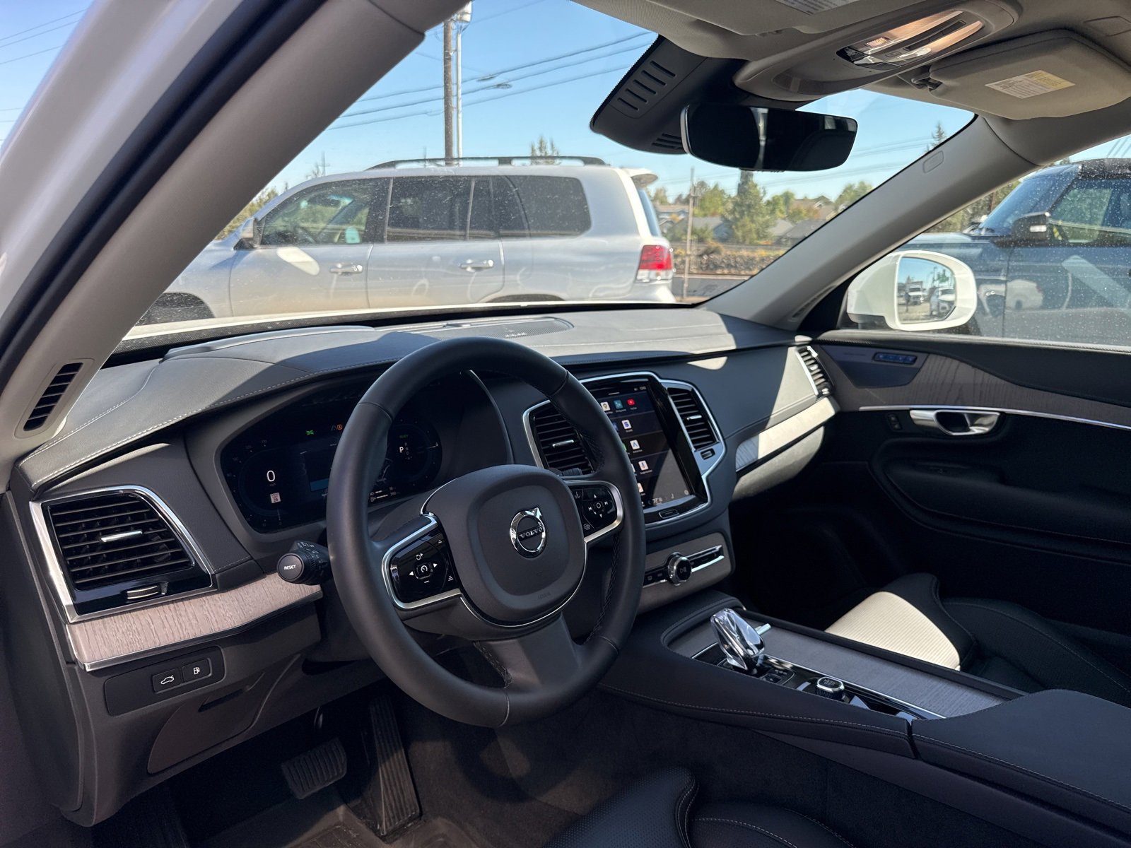 Used 2025 Volvo XC90 T8 Ultra w/ Protection Package Premier image 22