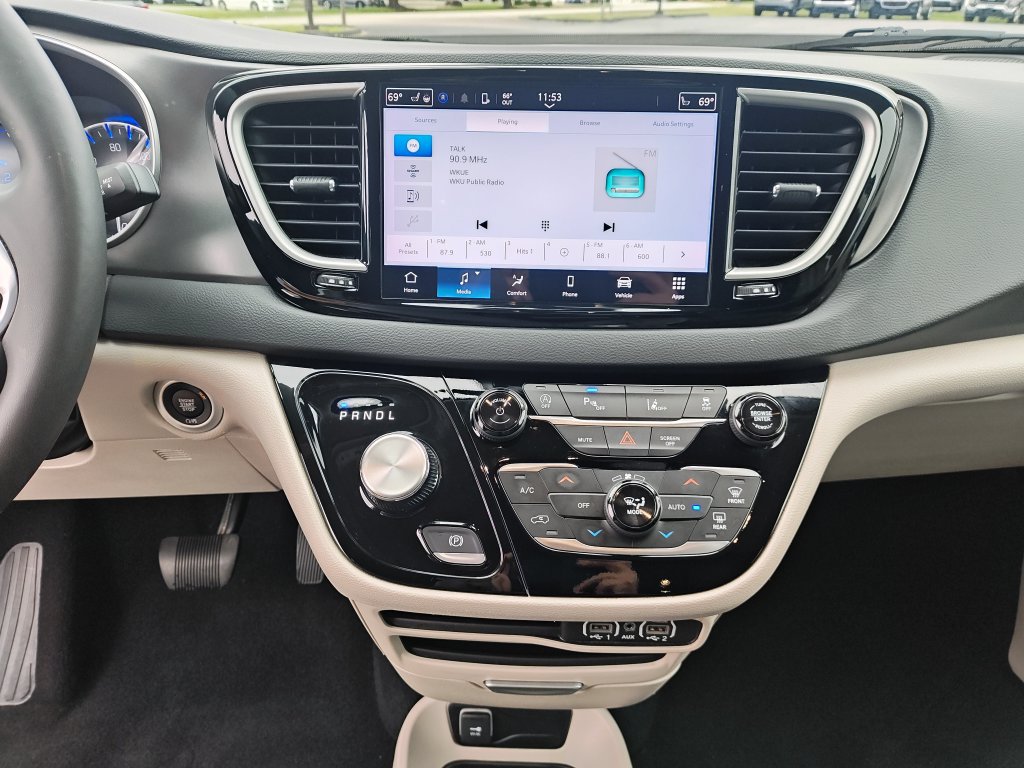 Used 2024 Chrysler Pacifica Touring-L FWD image 21
