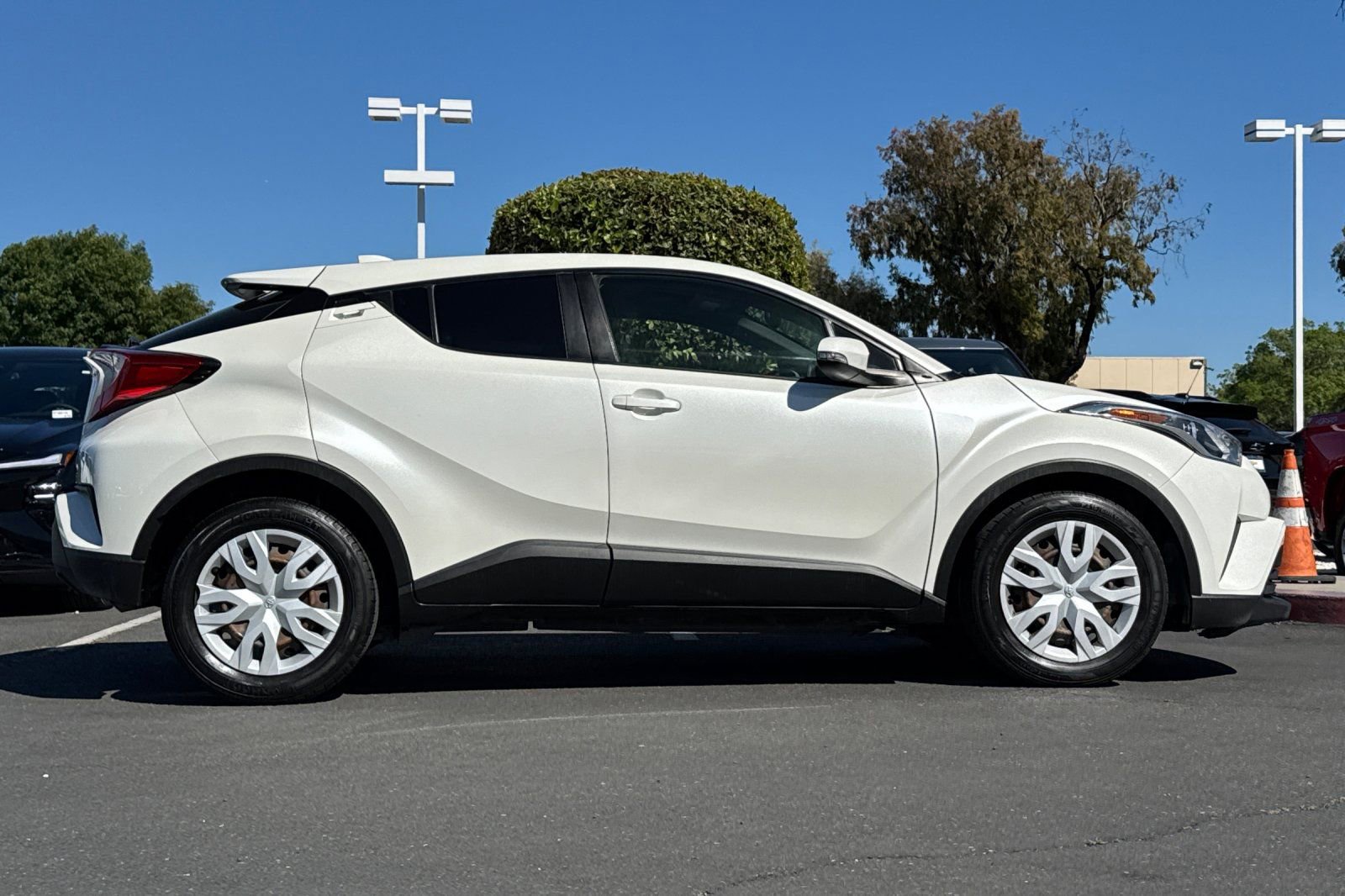 Used 2019 Toyota C-HR LE image 4