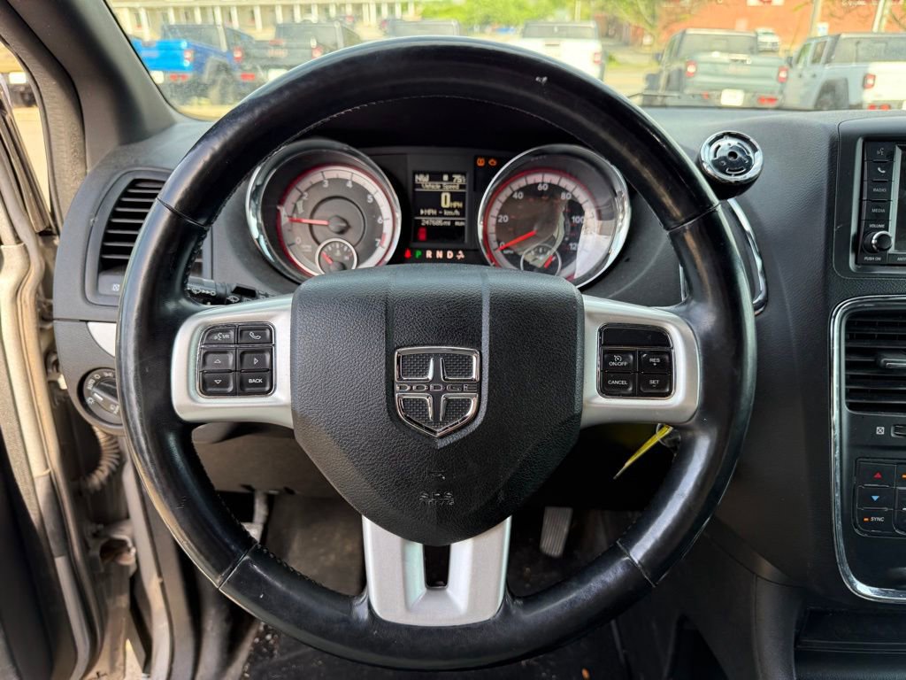 Used 2017 Dodge Grand Caravan GT w/ Safety Sphere Group FWD image 14