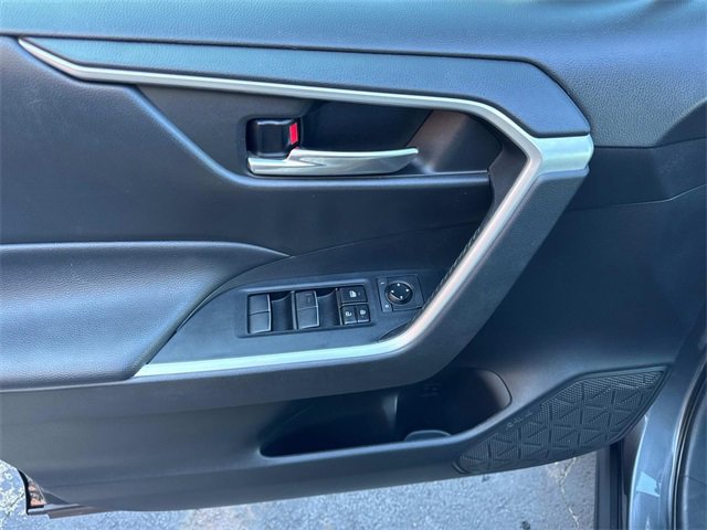 Used 2021 Toyota RAV4 XLE Premium image 13