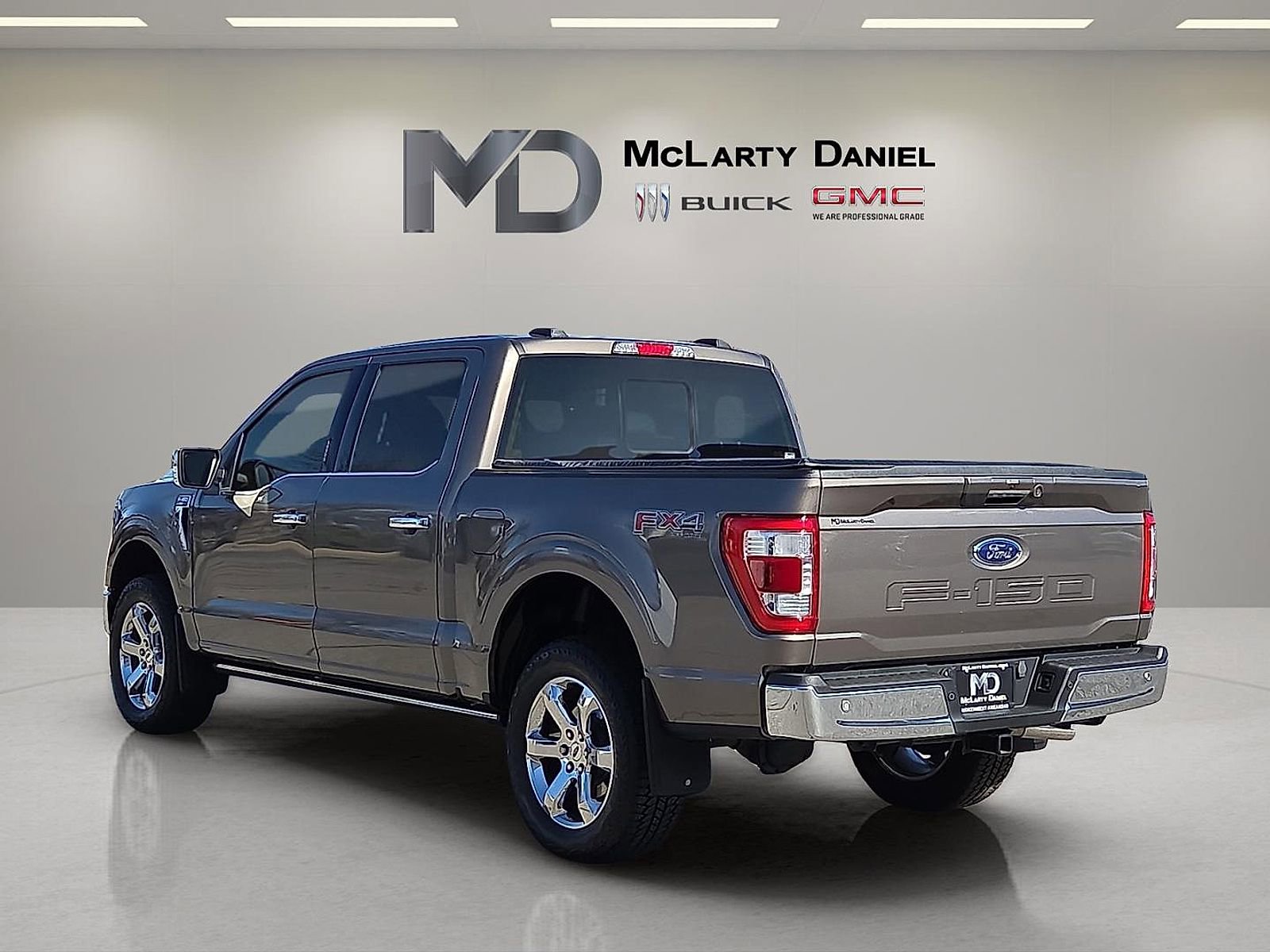 Used 2023 Ford F150 Lariat w/ Equipment Group 502A High image 4