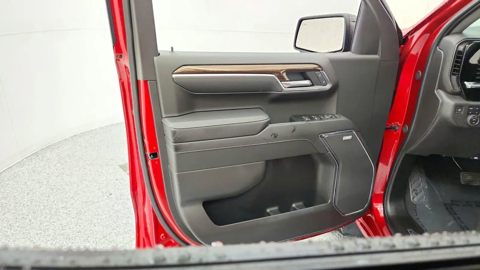 Used 2024 Chevrolet Silverado 1500 RST image 33