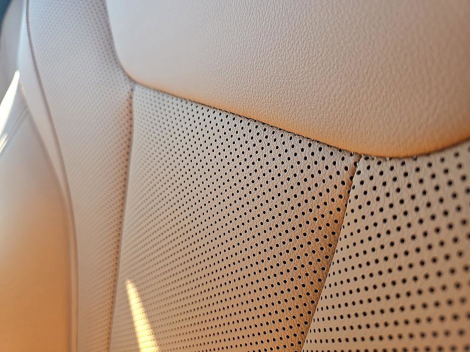 Used 2025 BMW 330i Sedan w/ M Sport Package image 17