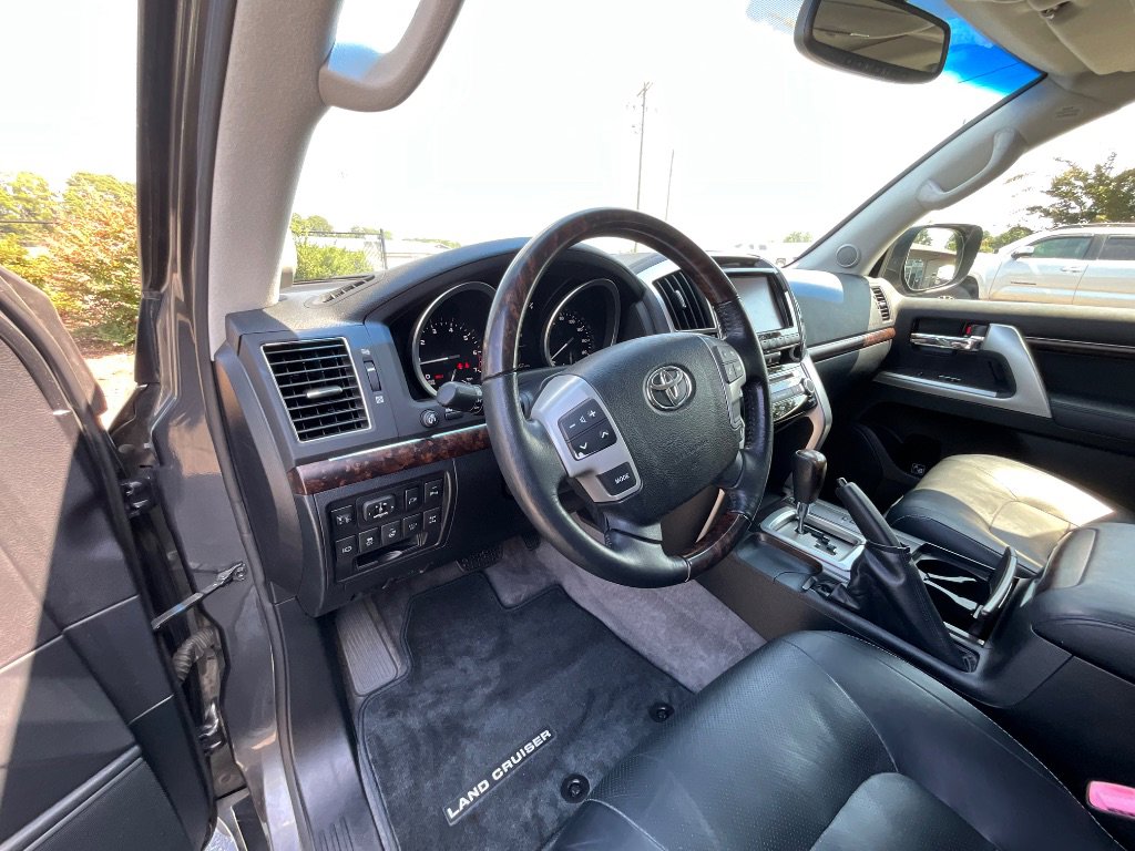 Used 2013 Toyota Land Cruiser image 12