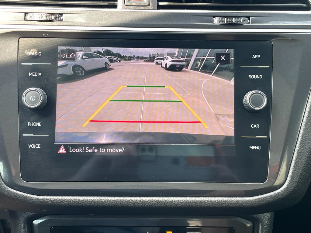 Used 2024 Volkswagen Tiguan SE w/ Panoramic Sunroof Package FWD image 17