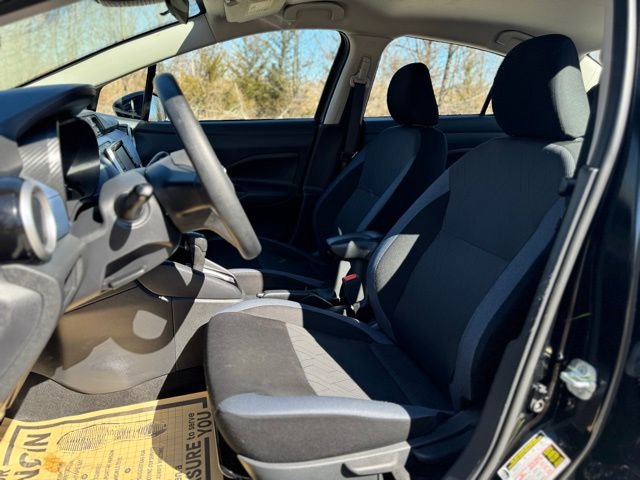 Used 2025 Nissan Versa SV image 10