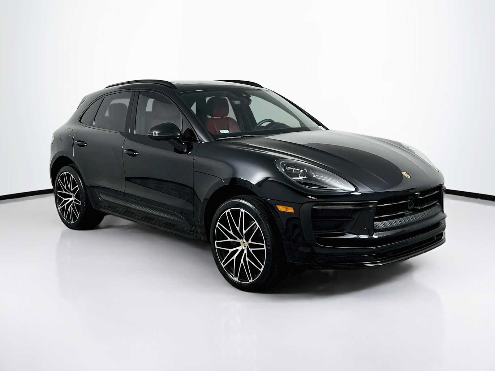 Certified 2026 Porsche Macan AWD/4WD image 7
