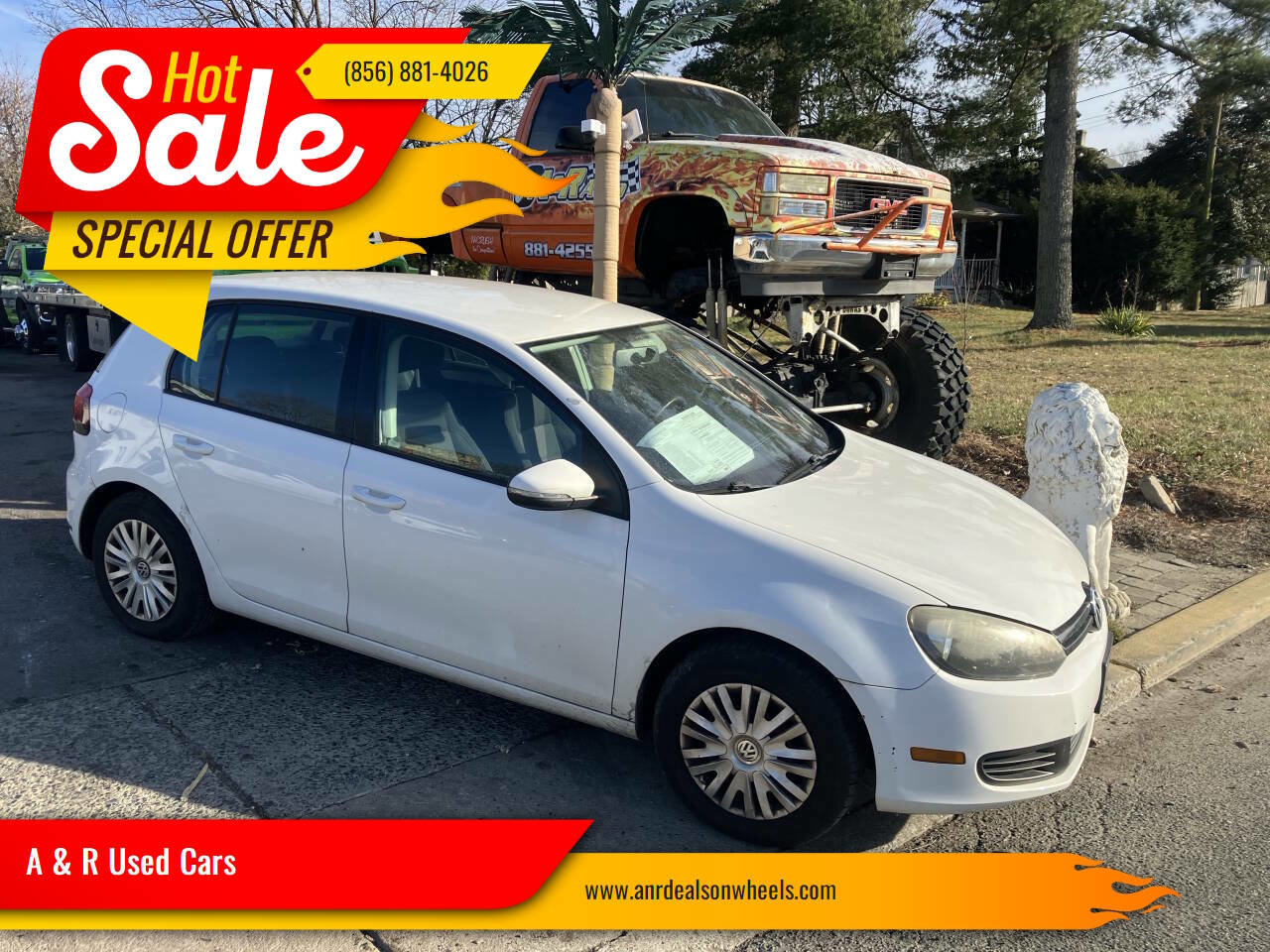 Used 2010 Volkswagen Golf 4-Door image 1