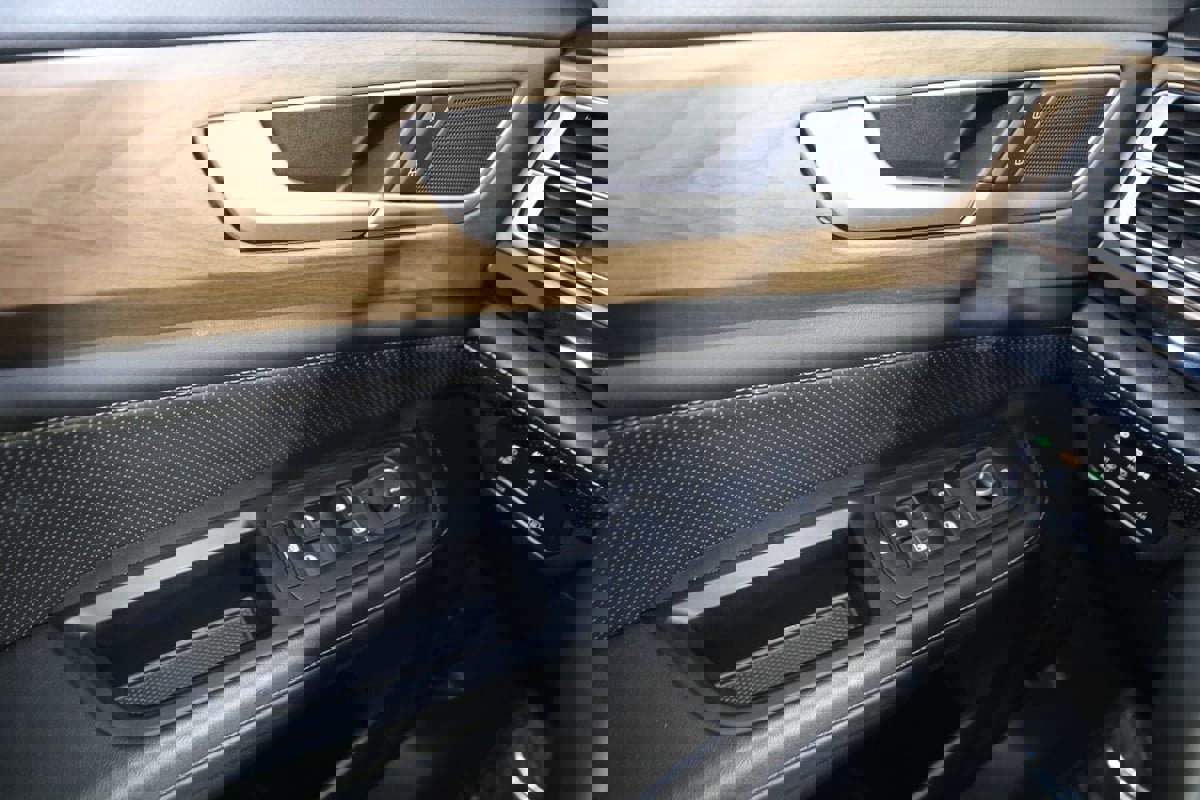 Used 2024 Volkswagen Atlas SE image 29