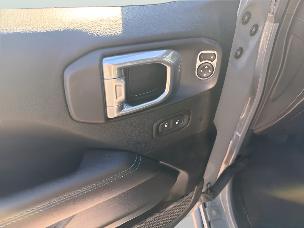 Used 2022 Jeep Wrangler Unlimited Rubicon 4xe w/ Steel Bumper Group AWD/4WD image 16