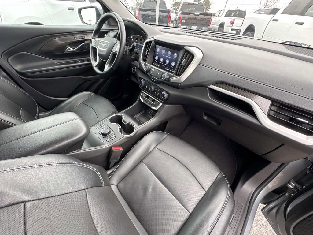 Used 2024 GMC Terrain SLT image 14