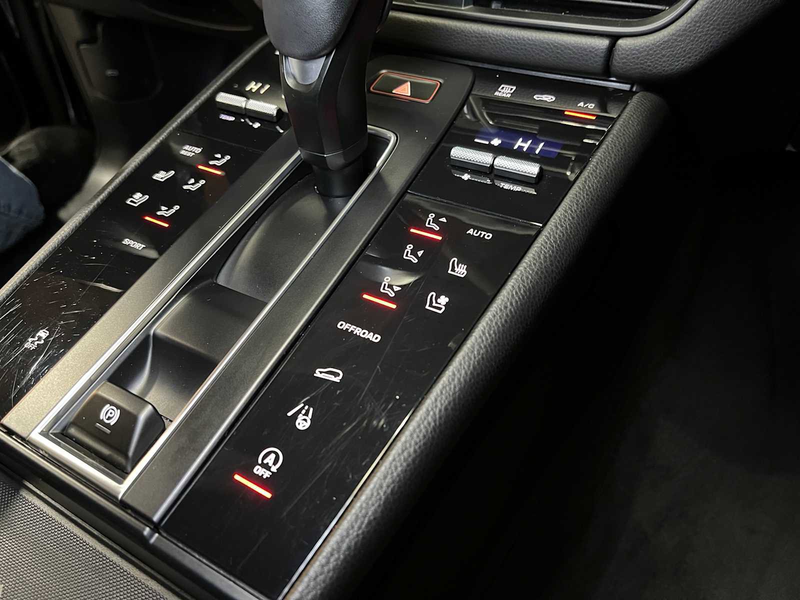 Used 2024 Porsche Macan image 33