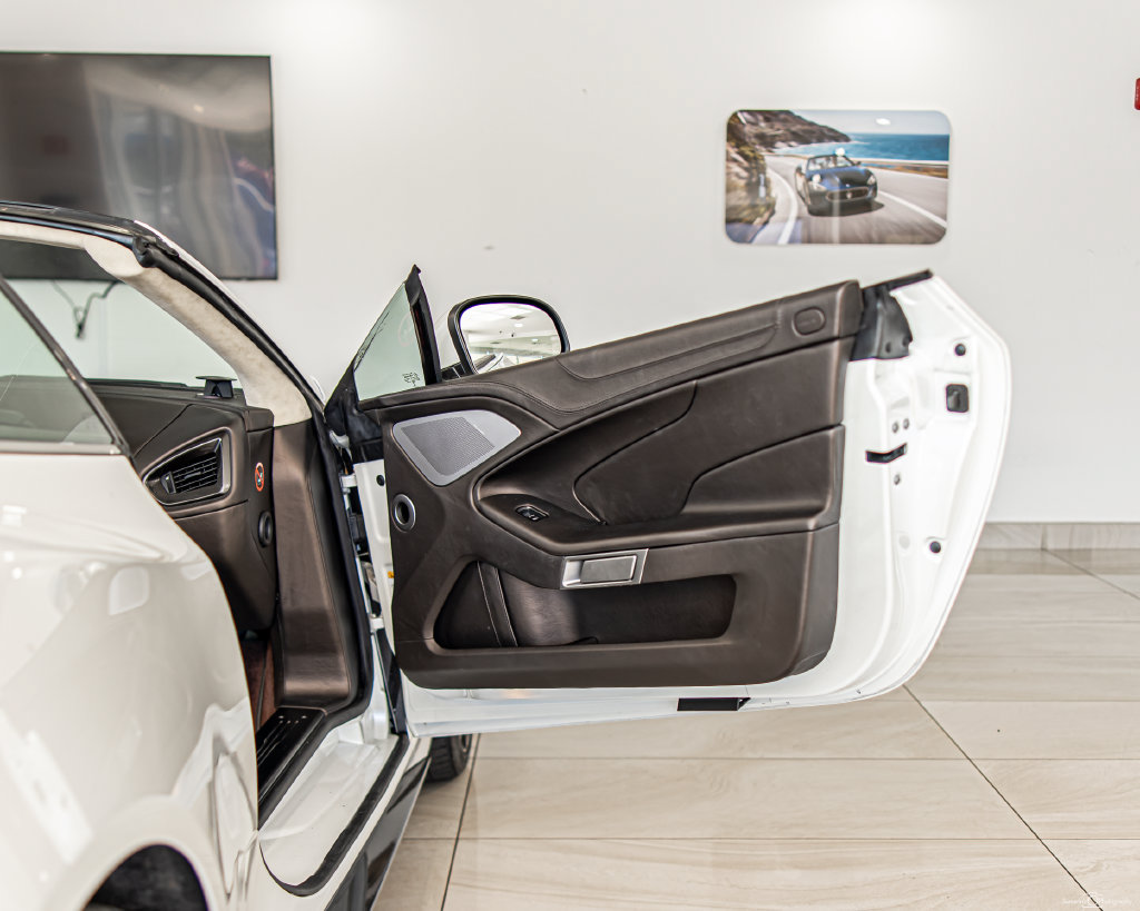 Used 2016 Aston Martin Vanquish Volante RWD image 33
