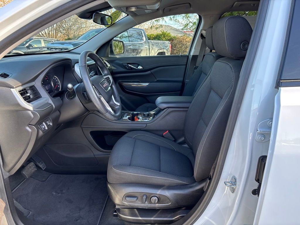 Used 2023 GMC Acadia SLE w/ Driver Convenience Package image 14