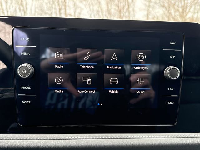 Certified 2025 Volkswagen Jetta SEL image 18