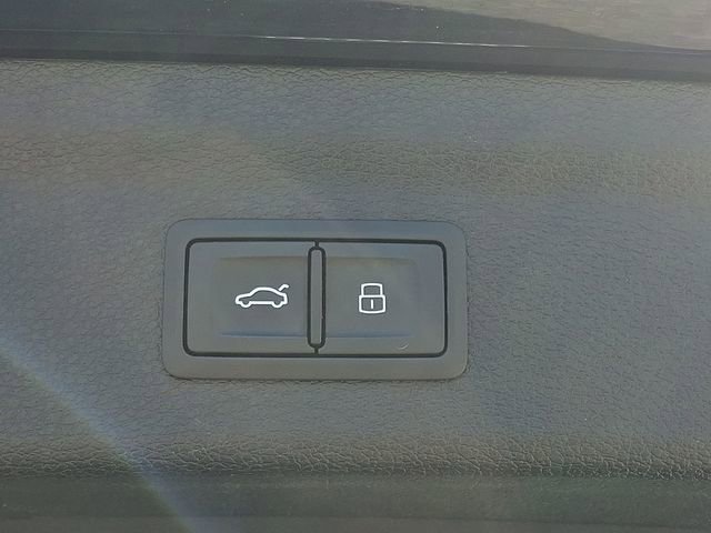 Used 2020 Audi Q3 2.0T Premium w/ Convenience Package image 30