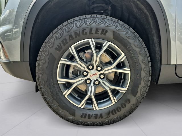Certified 2026 GMC Acadia AT4 w/ Luxury Package AWD/4WD image 9