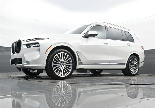 Used 2024 BMW X7 xDrive40i w/ Executive Package image 31