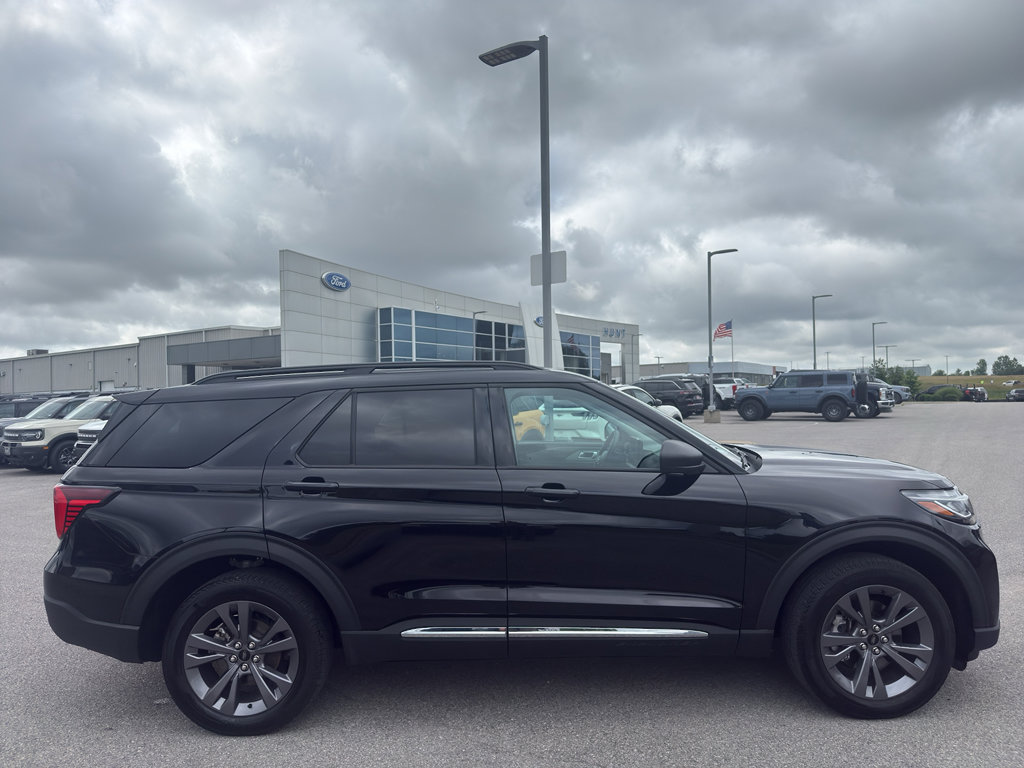 Certified 2025 Ford Explorer Active w/ Active Comfort Package AWD/4WD image 4