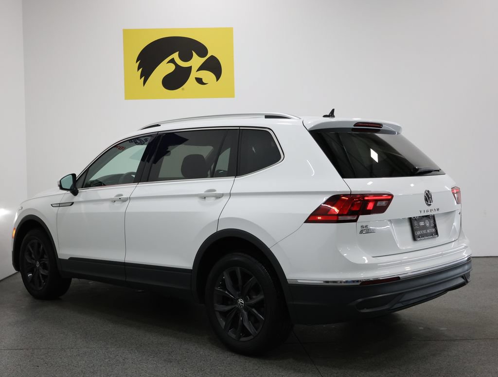 Used 2024 Volkswagen Tiguan SE w/ Panoramic Sunroof Package AWD/4WD image 9