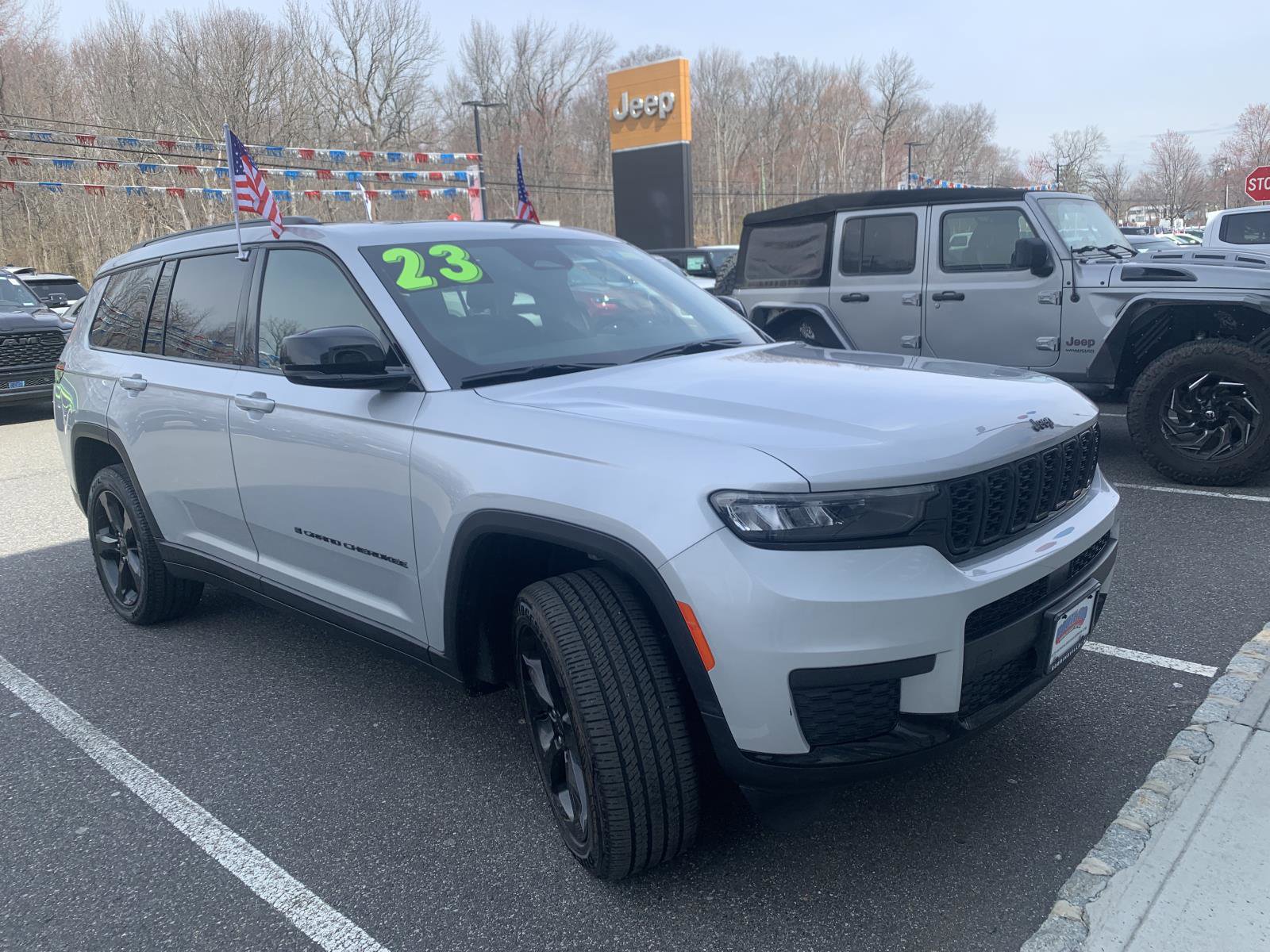 Used 2023 Jeep Grand Cherokee L Laredo AWD/4WD image 32