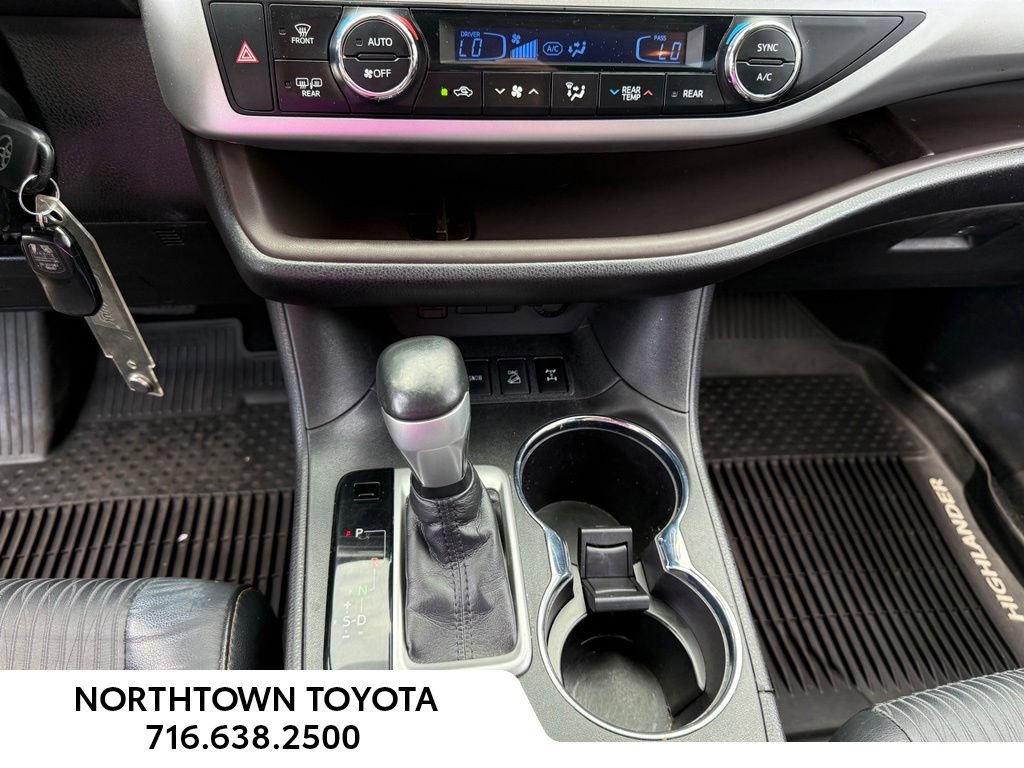 Used 2018 Toyota Highlander Plus AWD/4WD image 30