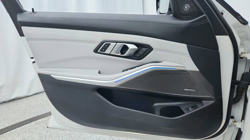 Used 2022 BMW M3 Competition w/ M Carbon Exterior Package image 30