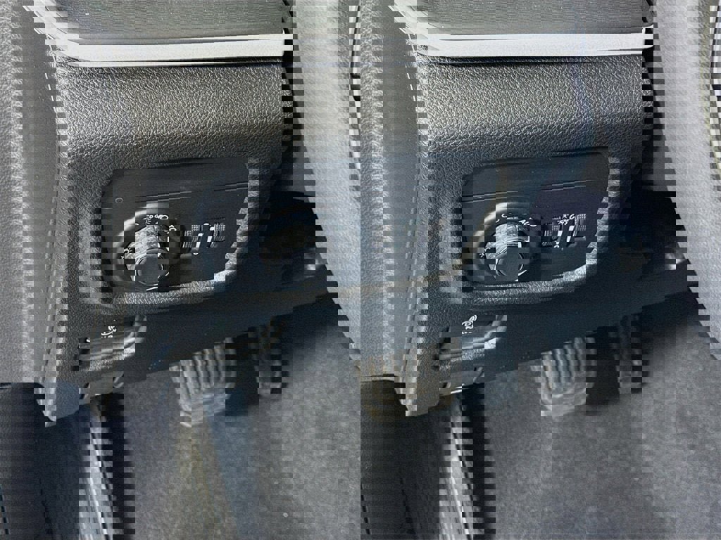 Used 2024 Jeep Grand Cherokee L Laredo w/ Luxury Tech Group I image 4