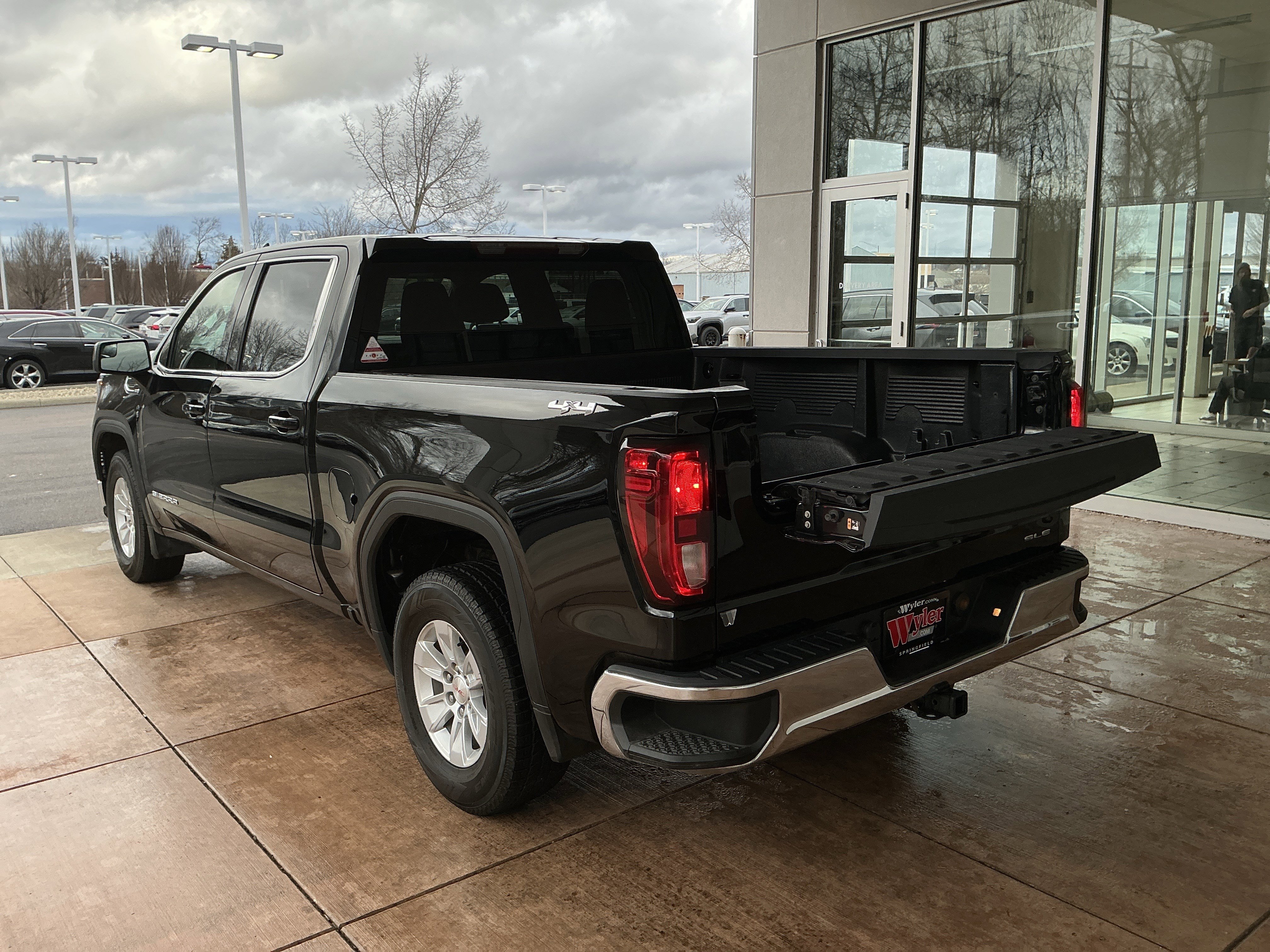 Used 2023 GMC Sierra 1500 SLE w/ Enhanced Capability Package AWD/4WD image 32