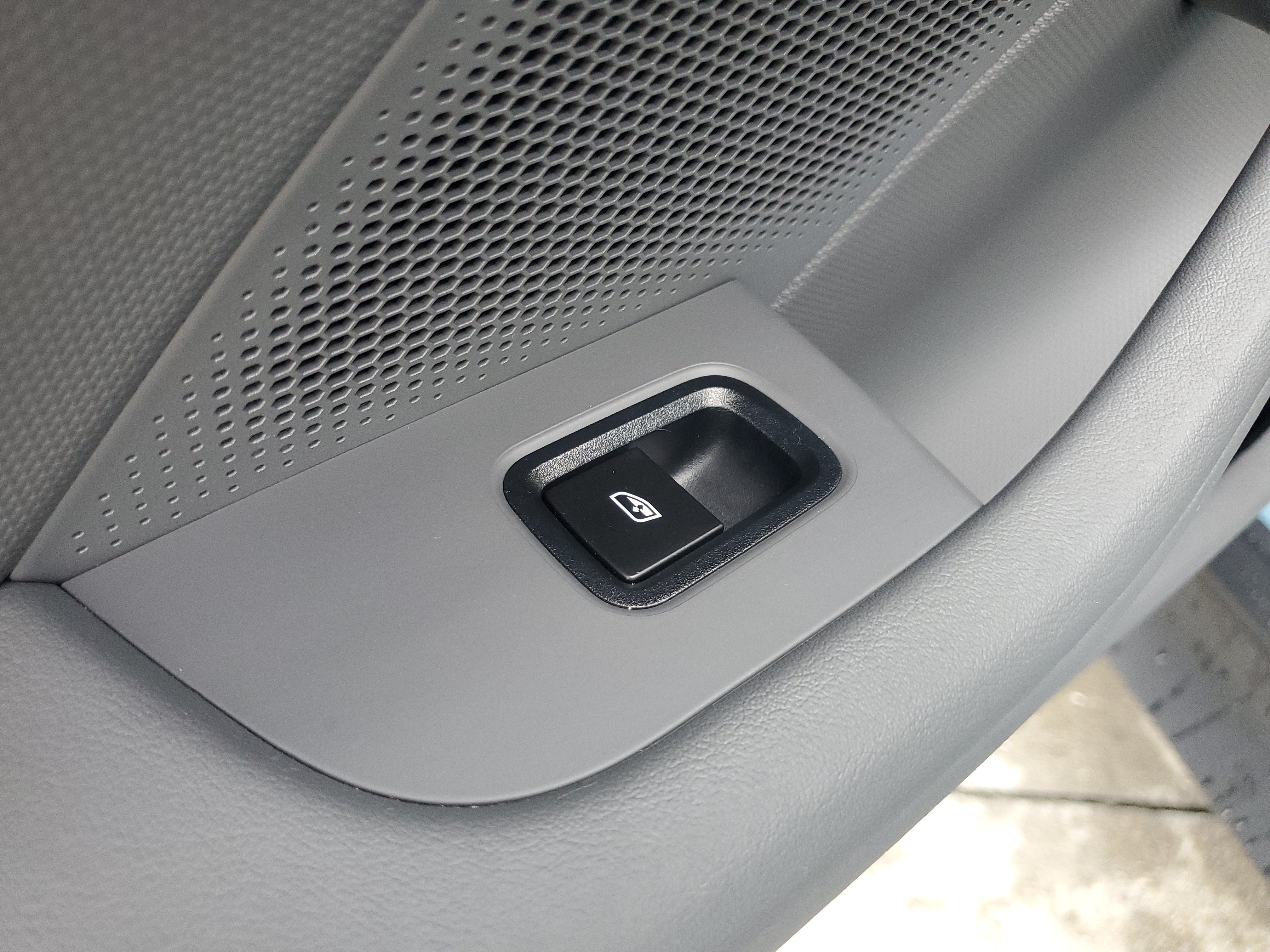 Used 2022 Porsche Taycan RWD image 15